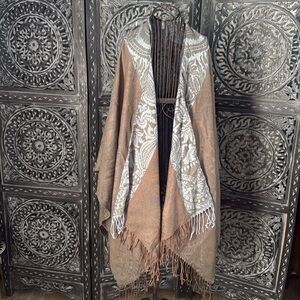 Very cute and stylish open cardigan/poncho. like new. one size